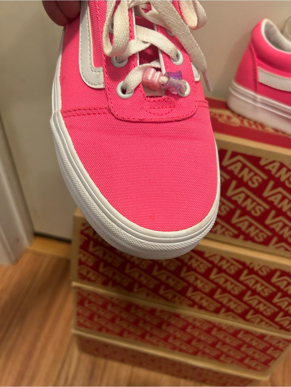 Vans Old Skool Women’s Size 9.5 Lace Up Sneaker Neon Hot Pink/White With Box - Picture 4 of 16